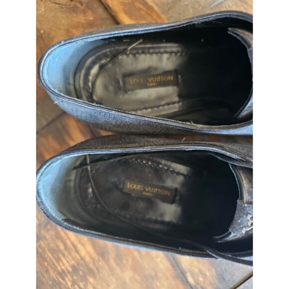 Athletic_Shoes